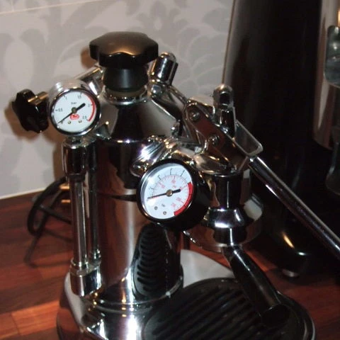 Seitenansicht des Manometers