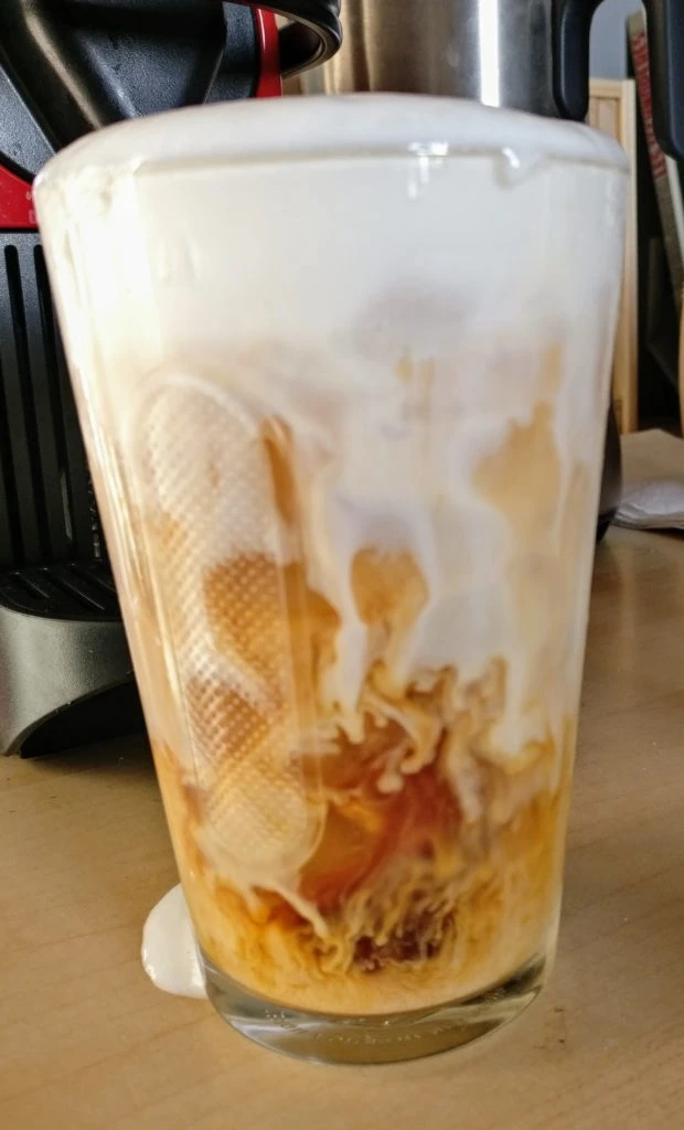 Eisgekühlter Kaffee mit kaltem Schaum