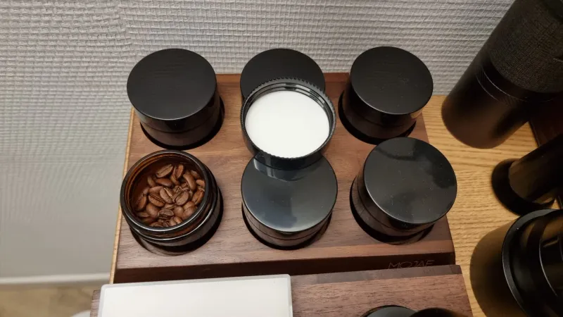 Set von Kaffee-Dosierbehältern