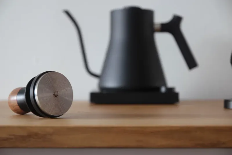 Gerillte Basis des Tampers