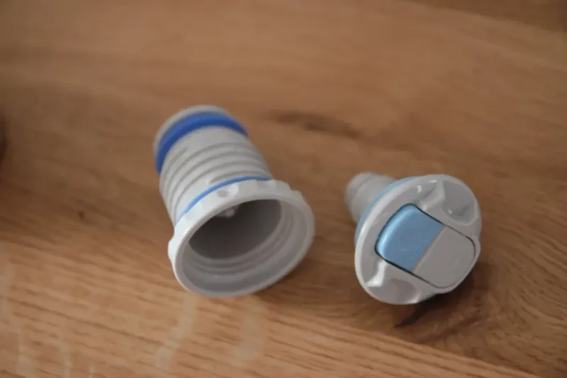 Der Verschluss dieser Thermoskanne ist zerlegbar, um eine gründliche Reinigung zu ermöglichen.