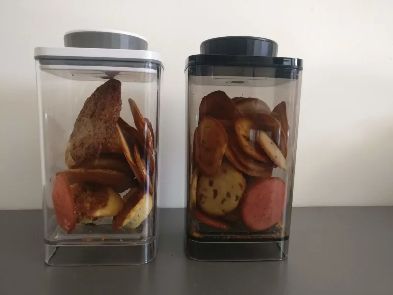 Smoked Ankomn container