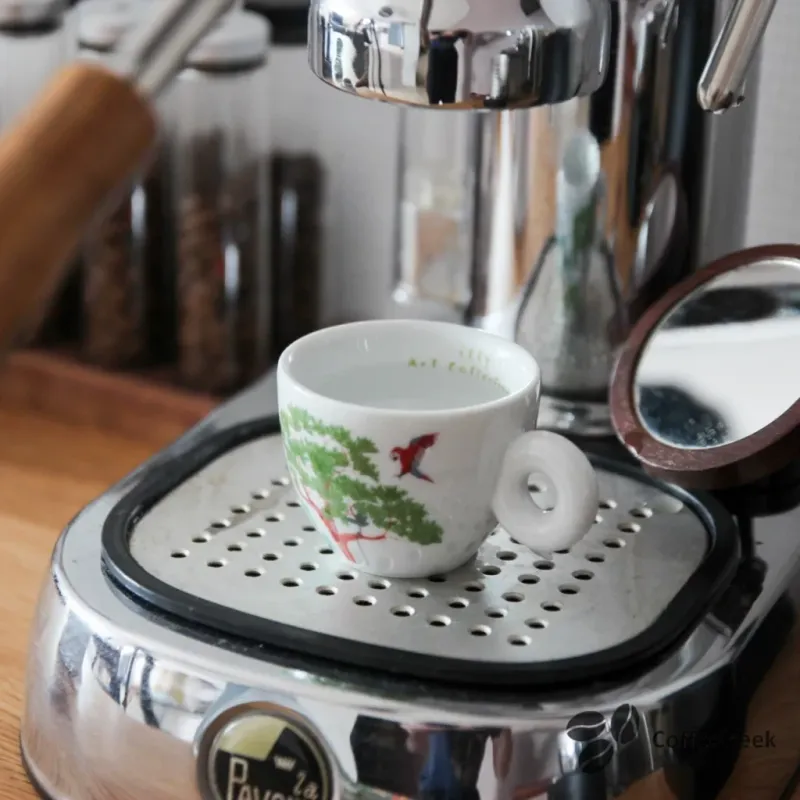 Preparing the La Pavoni portafilter