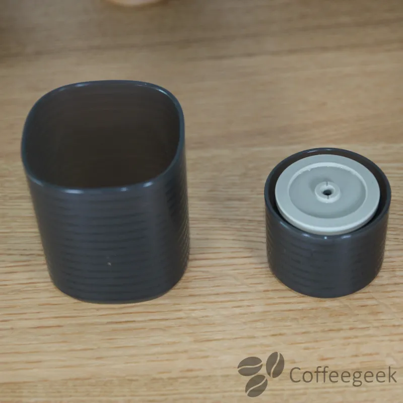 On the left, the large container that can serve as a protective cover. On the right, the small container, designed to hold accessories and can be inserted into the Pixapresso reservoir.