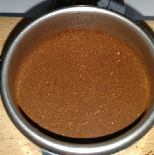 Tamper La Pavoni sin café en los bordes