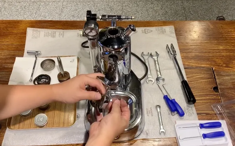 Retirar el cabezal de la La Pavoni