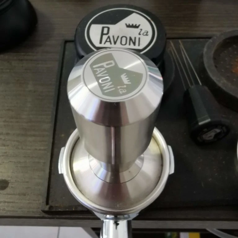 Apisonado con tamper de 51.5 mm para filtros IMS