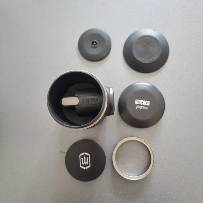 Conjunto de accesorios que pueden guardarse en el Picopresso