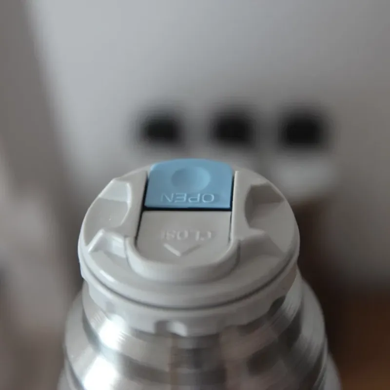 Apertura para beber: cerrada