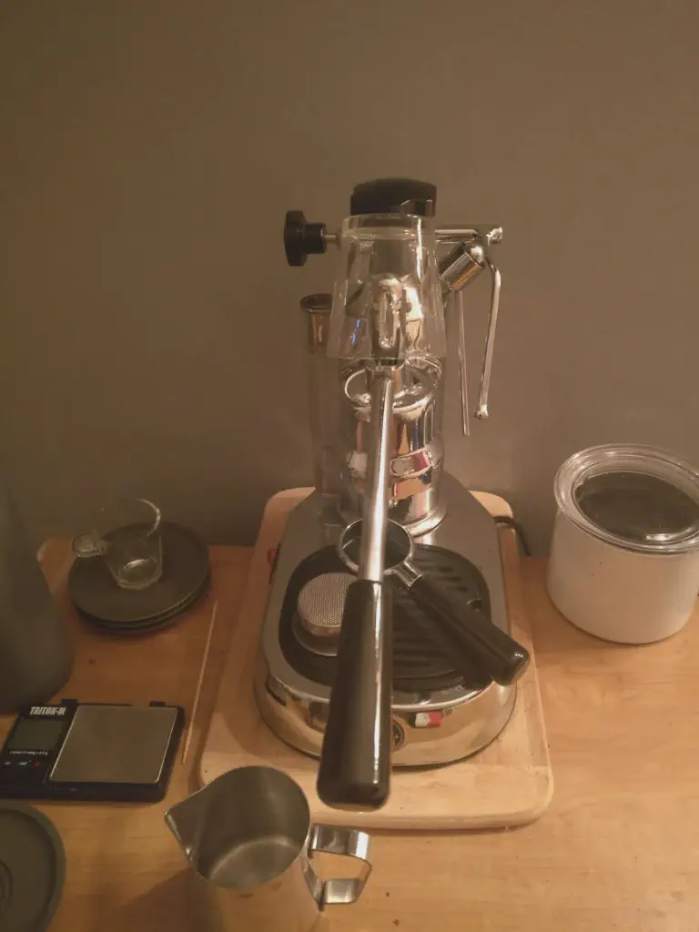 Heating the La Pavoni cup