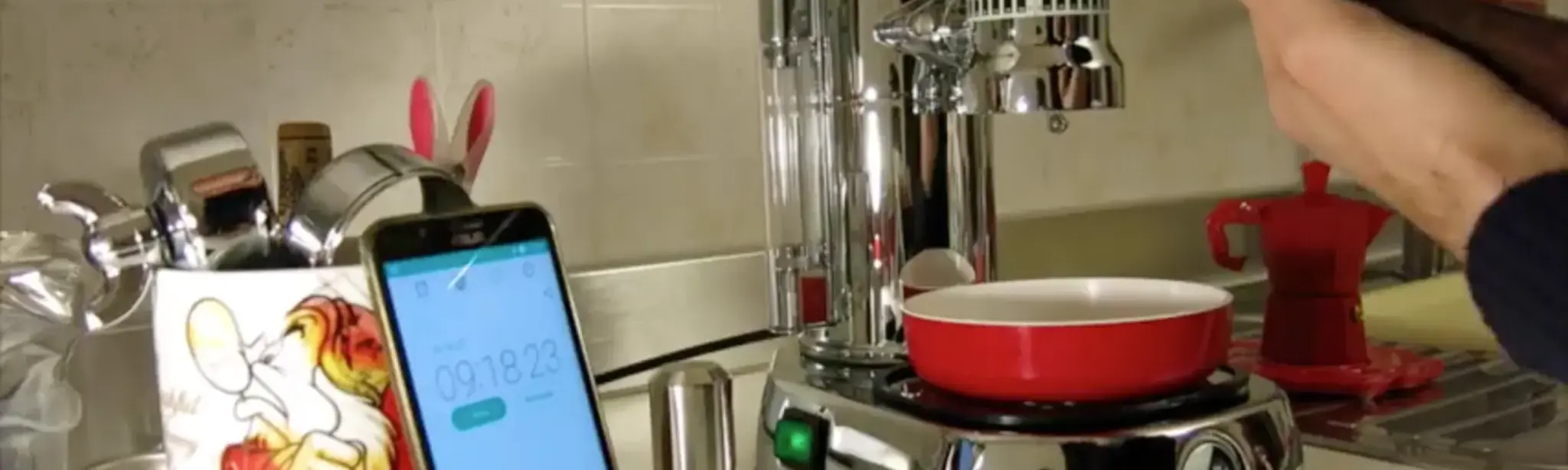 Discover a simple and effective method to reduce your water consumption when using your La Pavoni lever espresso machine. Heat the piston without waste to optimize your espresso preparation while remaining eco-friendly.