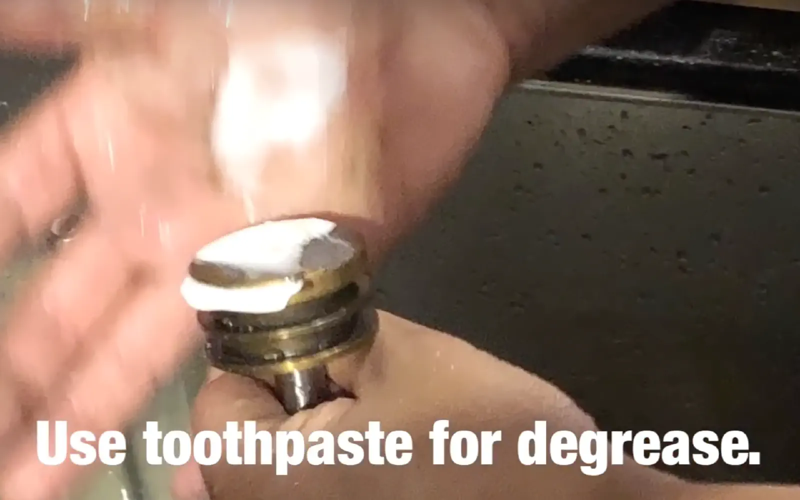 Cleaning the piston body