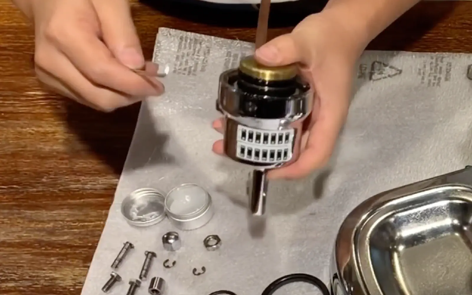 Reassembling the piston