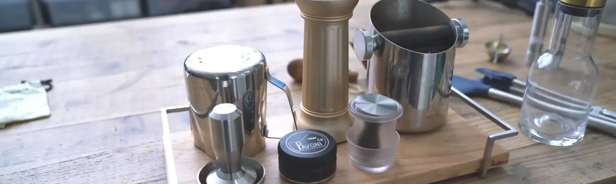 Discover BPlus's recent advances for La Pavoni coffee machines, focusing on their collaboration with ANKOMN, which has given rise to clever storage solutions to maintain the freshness of your coffee. This article highlights innovative tools, such as the Tamper kit combined with a funnel, which can truly enhance your brewing experience while ensuring optimal preservation. These accessories are essential for all coffee lovers!