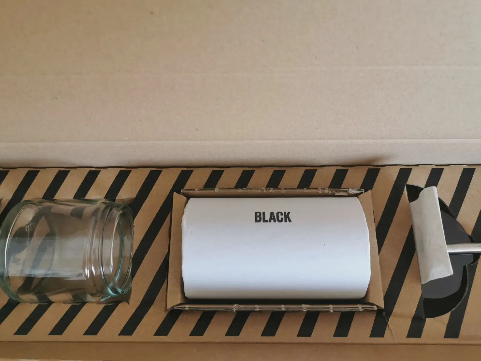 Contents of the Comandante C40 MKIV box
