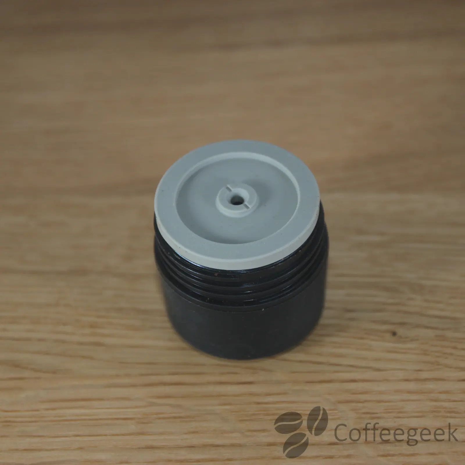 La valve est placée sur le filtre avant l’assemblage