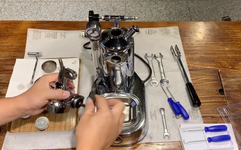 Smontaggio del tubo di rame