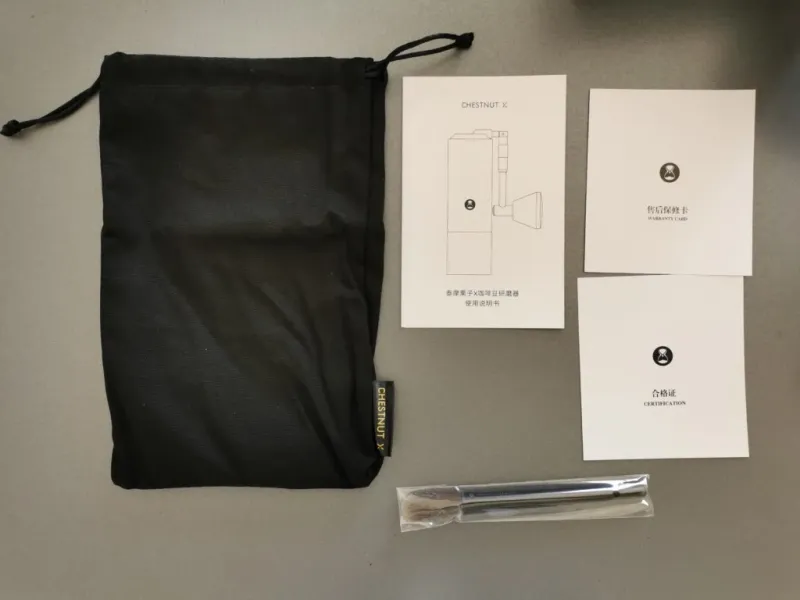 L'insieme degli accessori e istruzioni