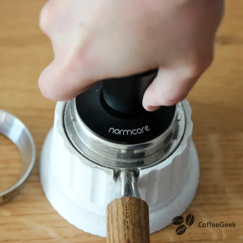 Pressatura con tamper guidato