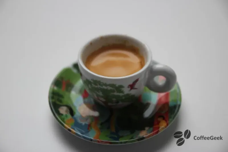 Espresso preparato con il macinino Apollo e La Pavoni