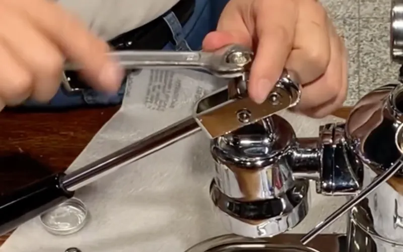 ナットの締め付け