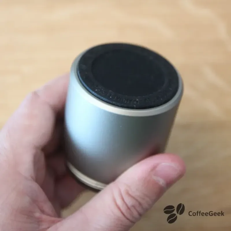 ゴム製容器の底面