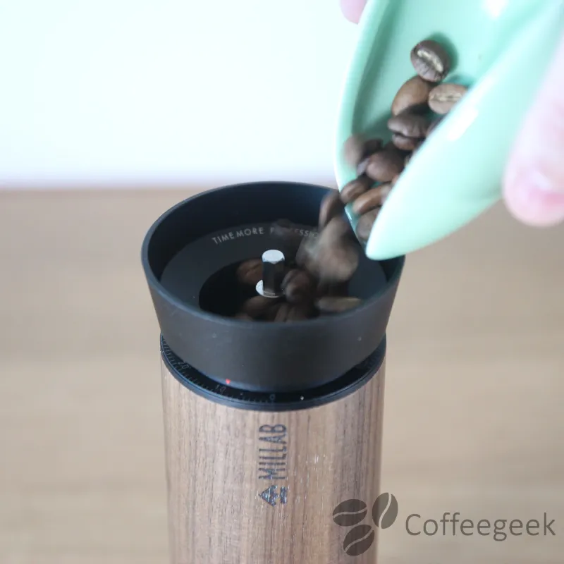 Timemore Millab M01に注がれた18gのコーヒー