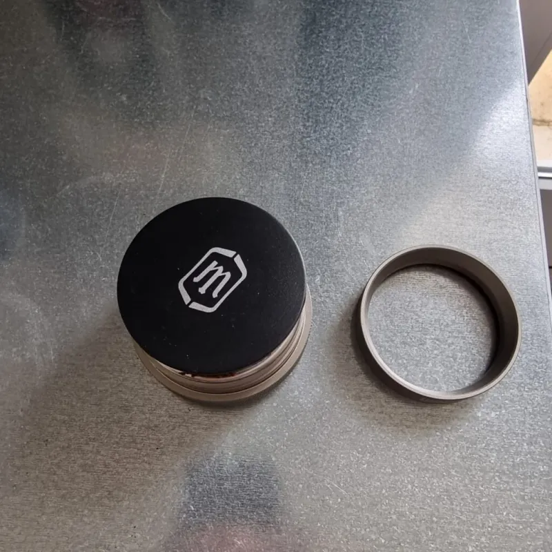 Verdelen van het maalsel met een WDT-tool in de Picopresso