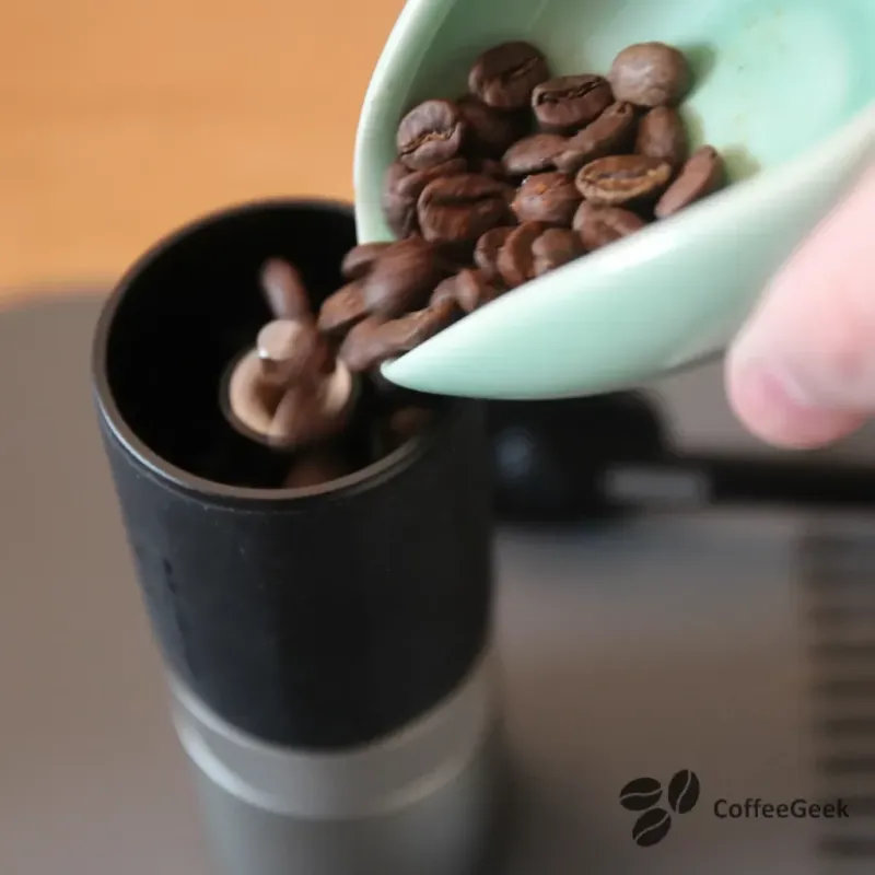 12 g koffie in de Wacaco Exagrind