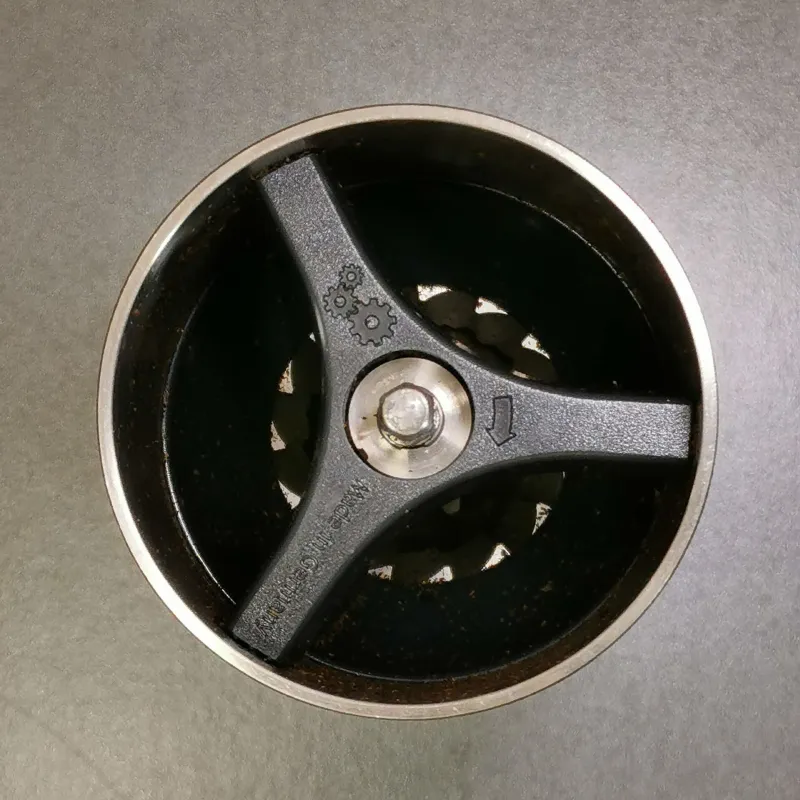 Wnętrze Comandante C40 MKIV