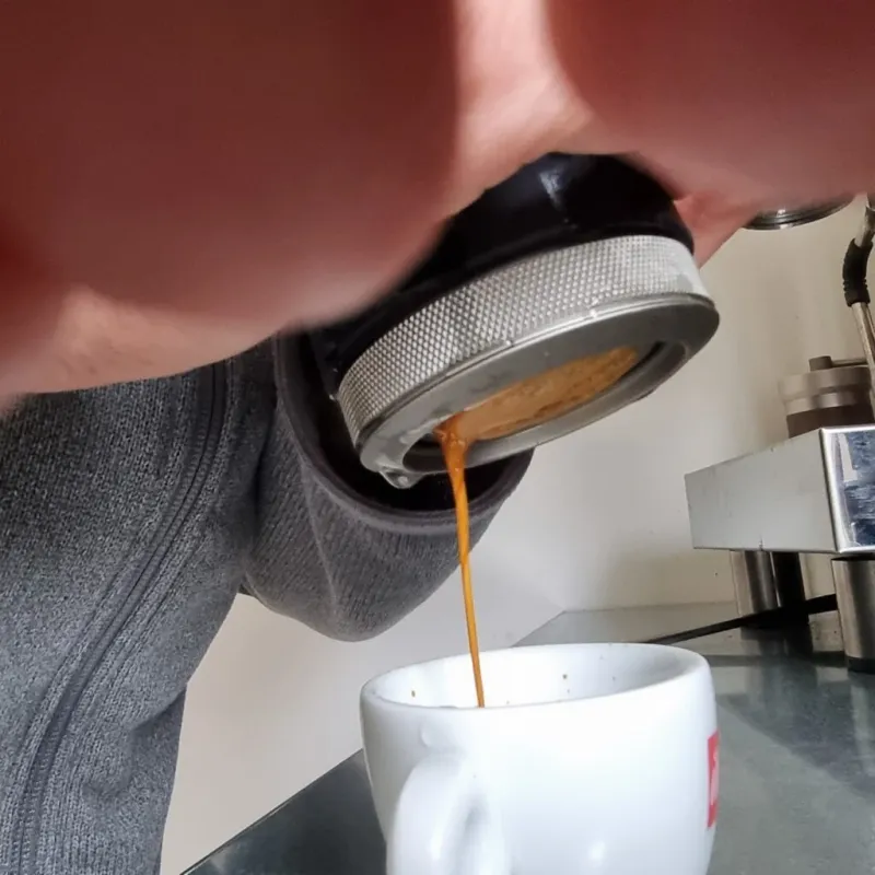 Extraktion av en espresso med Picopresso