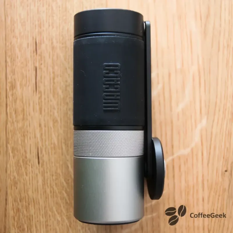 Närbild på kaffekvarnen Wacaco Exagrinds kropp